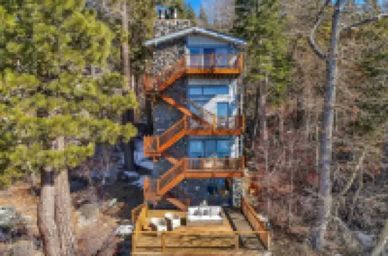 Breathtaking Lakefront Views and Cozy Luxury - Exquisite Tahoe Escape Hotels in 