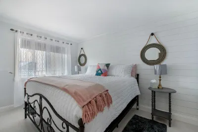 Modern Condo With Pool Steps From Vanderbilt Beach Hotels near Costco Wholesale