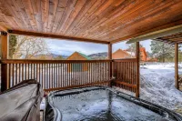 Mountain Views and Private Hot Tub - Dazzling Modern Escape