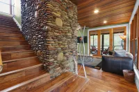 Picturesque Creekside Oasis and Elegant Design - Charming Hill Country Retreat