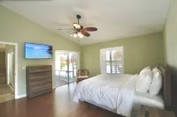 Heated Pool and Private Tiki Bar in Idyllic Setting - Gorgeous Retreat