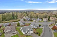 Serene Hillside Retreat- Captivating Views, Enjoyable Deck Hotels in Arlington