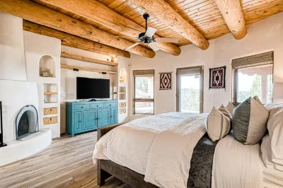 Spacious home & guest house with large patio, incredible views, & wood fireplace