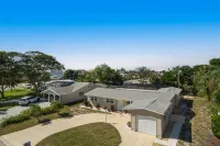 Charming dog-friendly house with heated pool, well-equipped kitchen, grill, & AC
