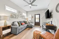 Rooftop Patio and Game Room Oasis - Exquisite Urban Retreat Hotels in Clarksville