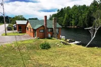 Kayaks, Canoe and Direct Lake Access - Gorgeous Riverside Retreat Hotels in Northeast Somerset