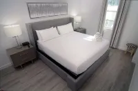 Private Pool and Spacious Living Areas - Stunning Townhouse Retreat Hotels in Loughman