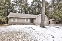 Private Lake Frontage and Scenic Views - Charming Rustic Oasis