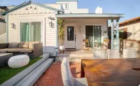 Charming 3 bedroom Beach House Hotels in Mission Beach