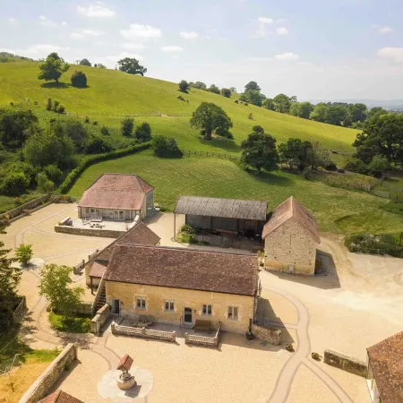 Luxury 2-Bed Cotswolds Barn with Private Hot Tub | Sleeps 4