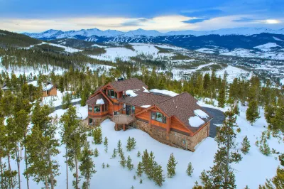 Stunning Private Hot Tub and Panoramic Views - Luxurious Mountain Retreat Hôtels à proximité de : Dillon Reservoir