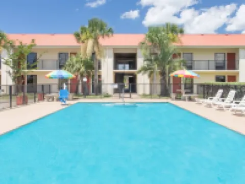 Days Inn & Suites by Wyndham Navarre - Near Beaches/Hurlburt Hotels in Santa Rosa County