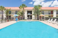 Days Inn & Suites by Wyndham Navarre - Near Beaches/Hurlburt