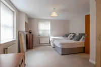 Spacious Apartment Near Birmingham Centre and NEC Hotels near Haystacks Play Barn
