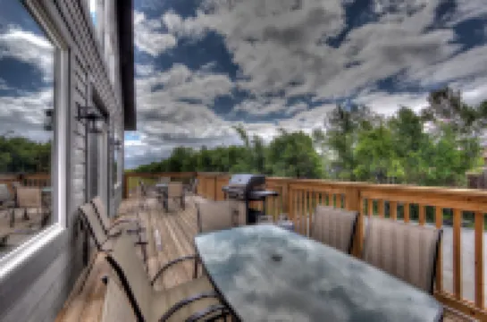 Brand New 7 Bdrm Luxury Cottage with Private Beach Access, BBQ,7.5 Baths, Hot Tub, Ping Pong Table