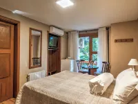 Hotel Canto Verde Hotels near Wax Museum