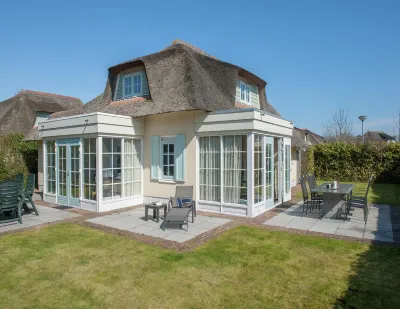 Restyled Thatched Villa Near the Sea in Cosy Domburg