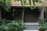 Toki Retreat Vân Long Hotels in 