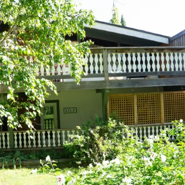 4 Bedroom Cottage Near the Village, Private Beach Access, BBQ, Petfriendly