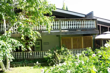 4 Bedroom Cottage Near the Village, Private Beach Access, BBQ, Petfriendly