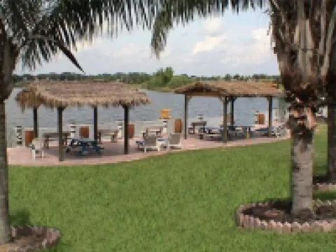 温特黑文羅伊湖海灘酒店