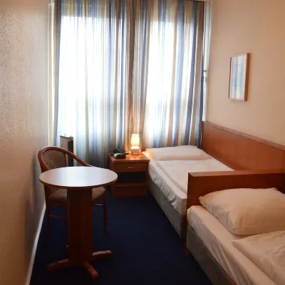 Hotel Mercedes/Centrum Các khách sạn gần Thị Sảnh Hamburg