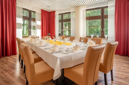 Waldhotel Eisenberg Отели в г. Орбис