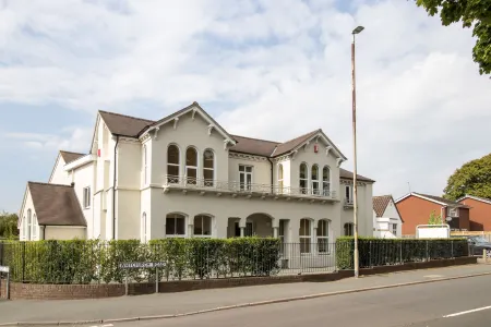 Crescent House Apartments Отели рядом с достопримечательностью «Заказник Дотхилл Локал»