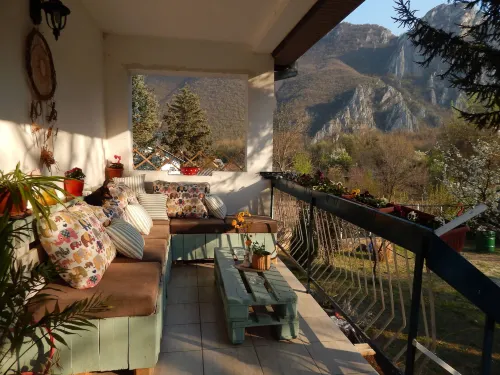 Apt - Sleeps 2 - Balcony - Pets Ok - Mountain view