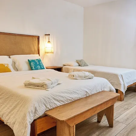 Aaki Hotel