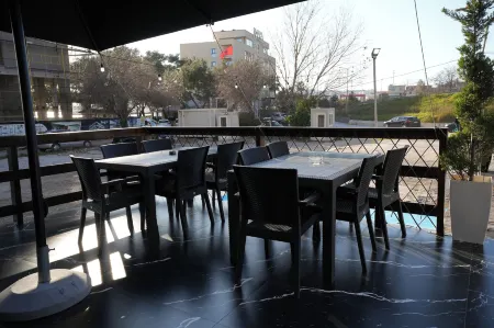 Enles Hostel Отели рядом с достопримечательностью «Rrota e Kuqe, Durrës»