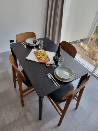 Clare Hillside Apartments Отели рядом с достопримечательностью «Mad Bastard Wines»