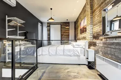 Boutique Lofts Milton Parc by Simplissimmo Hotels in Plateau Mont Royal