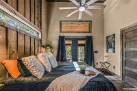 Wooded Hideaway 2 Bedroom Cabin فنادق في سيفير كاونتي