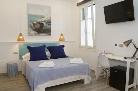 Hotel Los 5 Sentidos Отели рядом с достопримечательностью «Es Bot - Algaiarens»