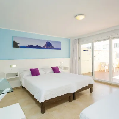 Hostal Costa Blanca Отели рядом с достопримечательностью «Мыс Фар-де-Пунта-Гросса»
