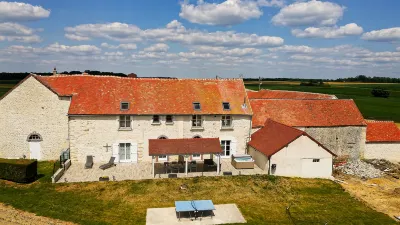 Chambre d'hôtes le Domaine des Hirondelles Hotels in Provins