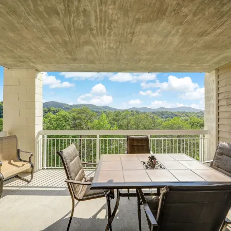 Greenbrier Getaway Whispering Pines 524