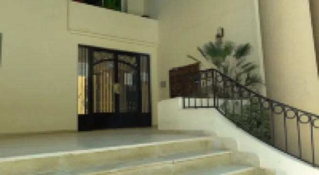 Spacious Modern App Richly Furnished