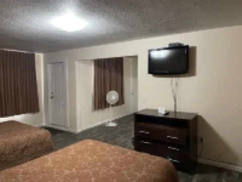 Travelers Inn - Clearwater