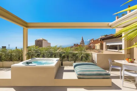 Taormina Infinity Suites Отели рядом с достопримечательностью «Палаццо Корвайя»
