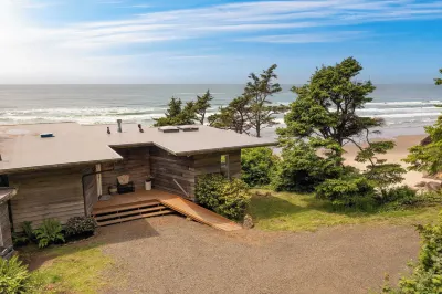 Sunset Cove by AvantStay Beachfront w Balcony