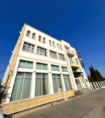 The Family Hotel Отели рядом с достопримечательностью «Мечеть Гейдара»