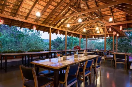 Moustache Goa Luxuria Отели рядом с достопримечательностью «Анжуна Бич»