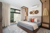 Twelve O’Clock Luxury Villas