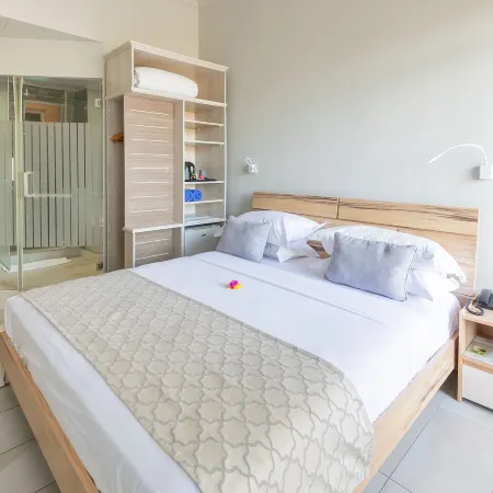 Le Peninsula Bay Beach Resort & Spa