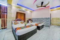 FabExpress Nest - Nr Park Street Metro Station Hotels near The Mother House Of The Missionaries Of Charity