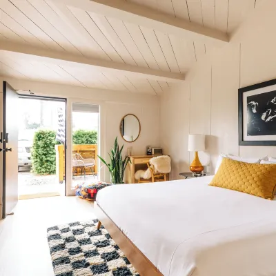 The Green Room Hotel Отели рядом с достопримечательностью «Парк Тайсон стрит»