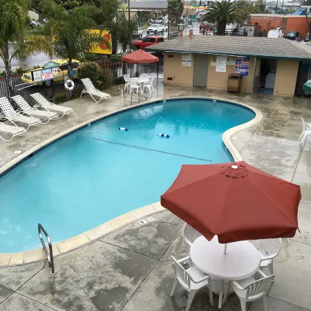 Super 8 by Wyndham Salinas