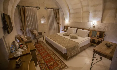 Divan Cave House
